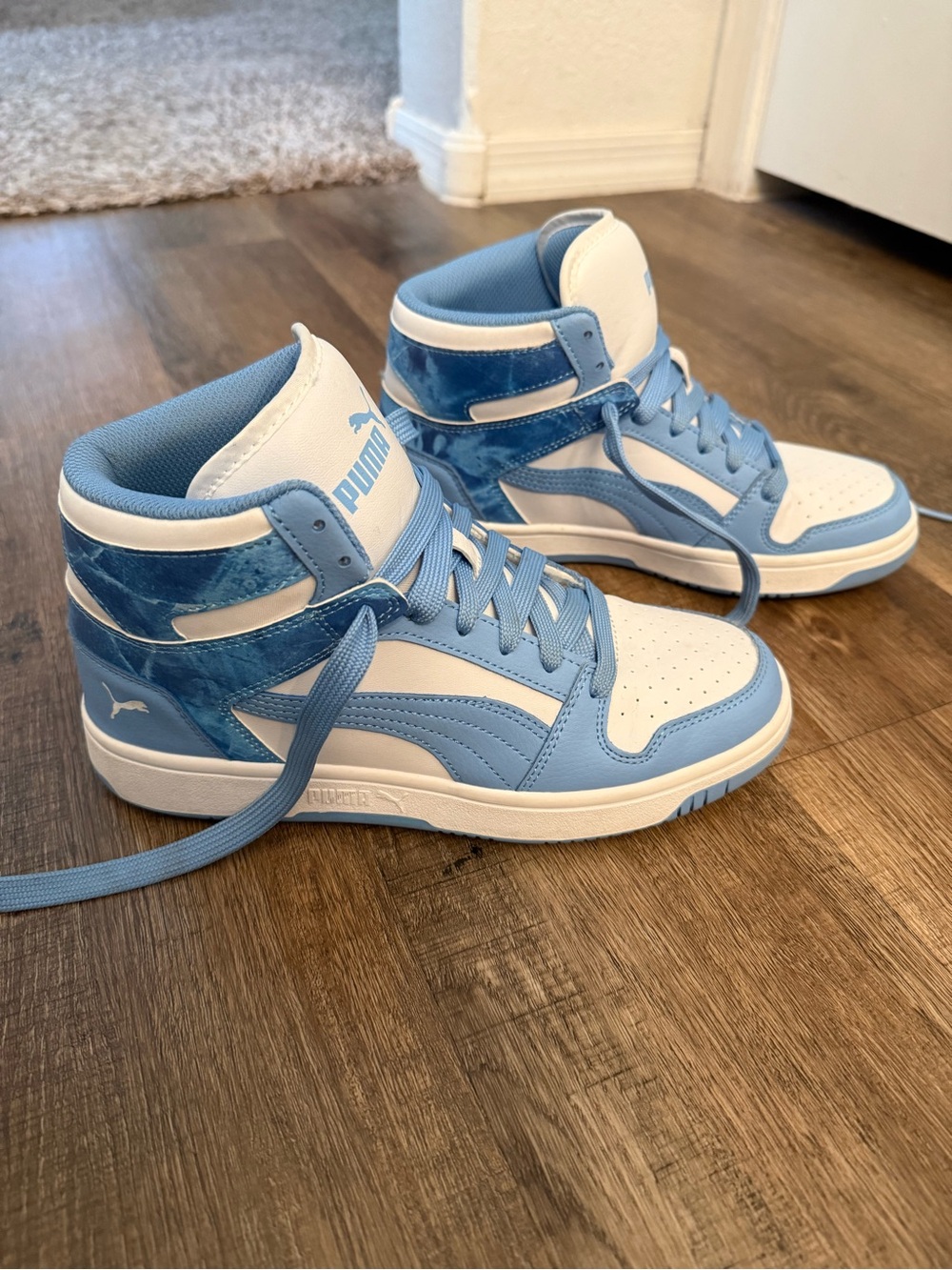Puma Mid-Top Sneakers in Light Blue and White 6Y